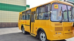 Новенький школьный автобус получила школа с. Пузево