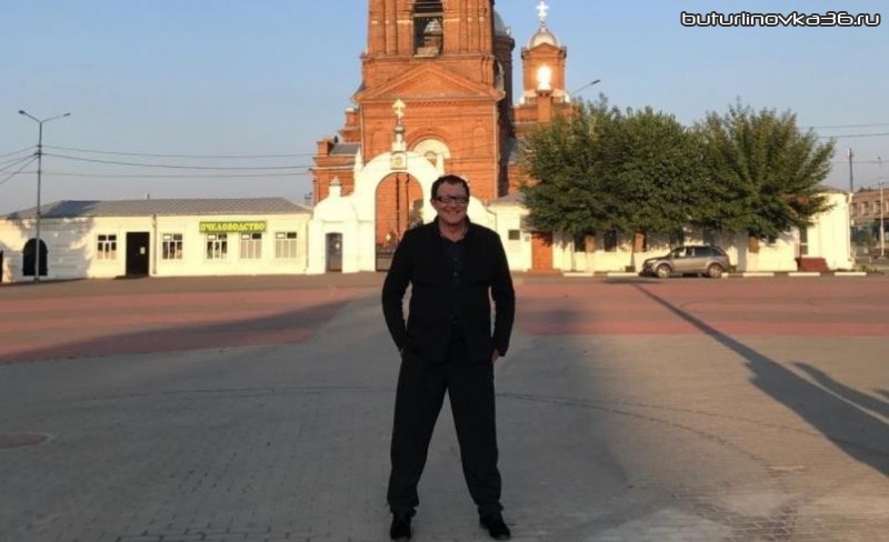 Известный телеведущий и журналист Дмитрий Дибров посетил Бутурлиновку
